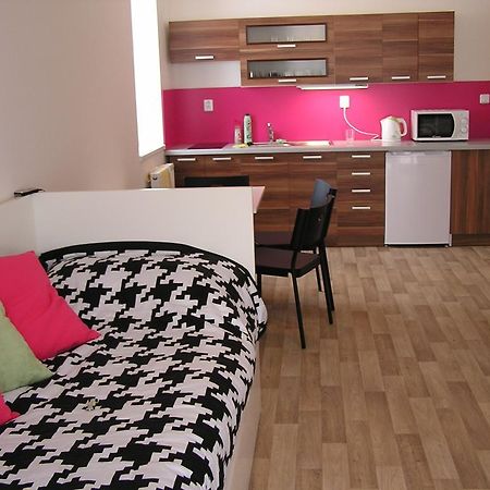 Apartment Trebon Bilik gambar
